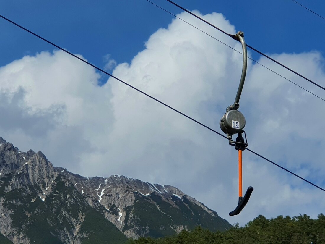 Freiwillige arbeiten am Skilift Bungerloch