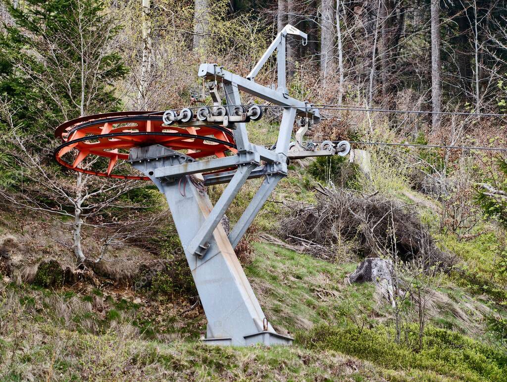 Wartungsarbeiten am Skilift und an der Piste im Bungerloch